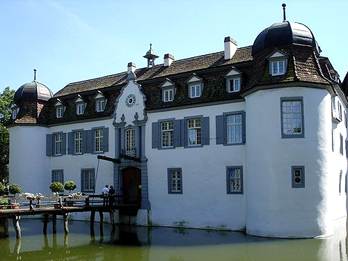 Schloss Bottmingen, Schlossgasse, 4103 Bottmingen, Basel-Land Switzerland - www.castlesandmanorhouses.com