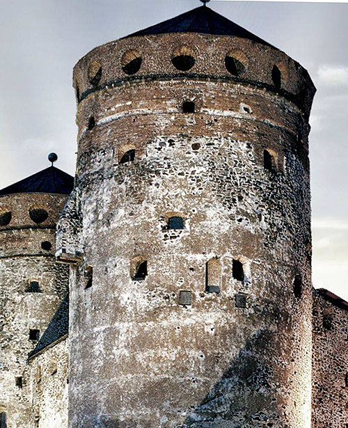 Olavinlinna (St. Olaf's Castle), Savonlinna, Finland. - www.castlesandmanorhouses.com