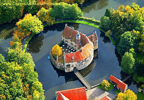 Burg Vischering (Vischering Castle), Lüdinghausen, North Rhine-Westfalia, Germany. - www.castlesandmanorhouses.com