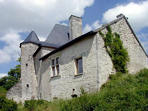 Medieval château for sale in the Loire Valley, France - For sale at 600,000 Euros. Ref 171153004