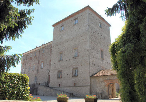 Cravanzana Castle, Langhe Region, Alba, Cuneo, Piemonte, Italy - Price available on application - www.castlesandmanorhouses.com Cravanzana Castle, Langhe Region, Alba, Cuneo, Piemonte, Italy - Price available on application - www.castlesandmanorhouses.com