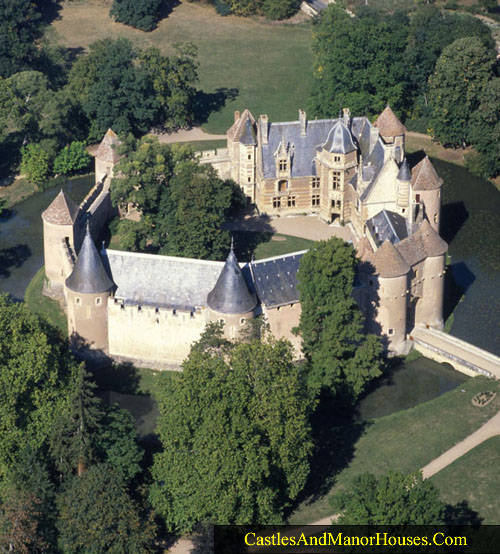 Château d'Ainay-le-Vieil, Ainay-le-Vieil, Cher, France - www.castlesandmanorhouses.com