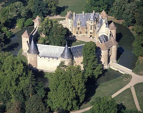 Château d'Ainay-le-Vieil, Ainay-le-Vieil, Cher, France. - www.castlesandmanorhouses.com