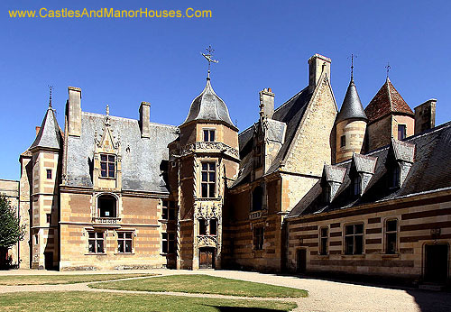 Château d'Ainay-le-Vieil, Ainay-le-Vieil, Cher, France. - www.castlesandmanorhouses.com