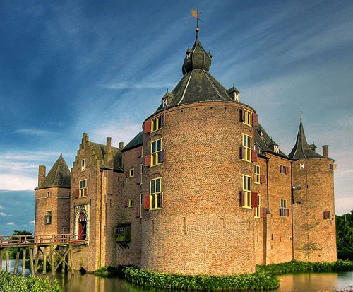 Kasteel Ammersoyen (Ammerzoden Castle), Maasdriel, Gelderland, Netherlands - www.castlesandmanorhouses.com