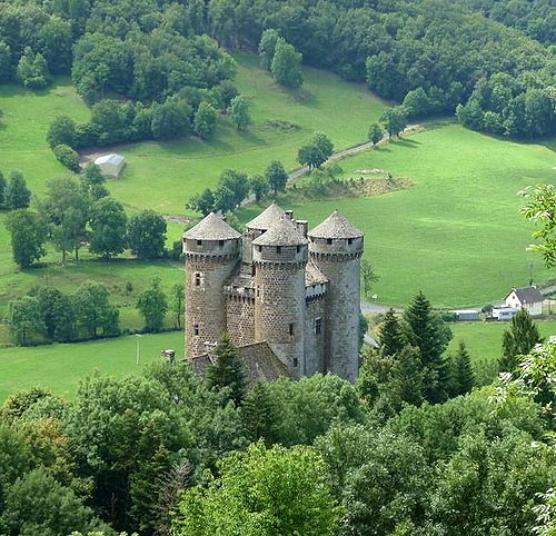 Château d'Anjony, Tournemire, Cantal département, Auvergne, France - www.castlesandmanorhouses.com