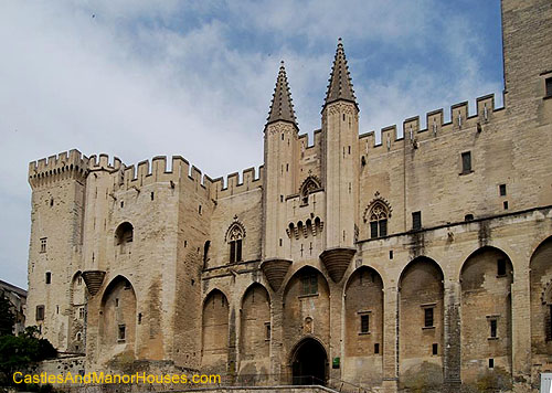 lo Palais dei Papas (in Occitan) / The Palais des Papes / Papal Palace, Avignon, southern France. - www.castlesandmanorhouses.com