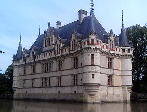 Château de Azay-le-Rideau, Azay-le-Rideau, Chinon, Indre-et-Loire, Centre, France - www.castlesandmanorhouses.com