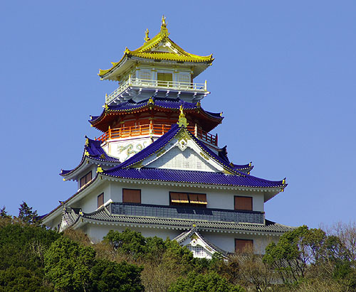 Azuchi Castle, on the shores of Lake Biwa, Omi Province, Japan - www.castlesandmanorhouses.com