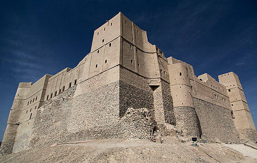 Bahla Fort, situated at the foot of the Djebel Akhdar highlands, Oman  - www.castlesandmanorhouses.com