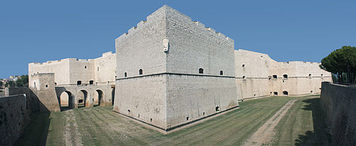 Castello Barletta, Barletta-Andria-Trani, Italy - www.castlesandmanorhouses.com