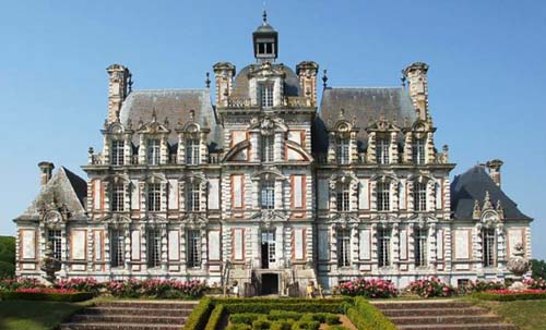 Château de Beaumesnil, Beaumesnil, Normandy, France. - www.castlesandmanorhouses.com