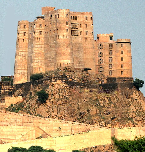 Alila Fort Bishangarh, near Jaipur, Rajasthan, India  - www.castlesandmanorhouses.com