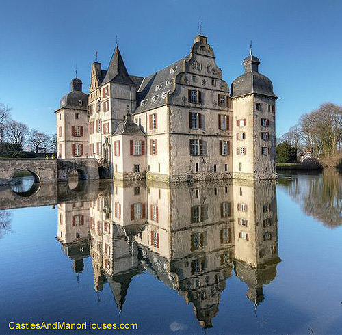 Wasserschloss Haus Bodelschwingh, Mengede, Dortmund, Germany - www.castlesandmanorhouses.com