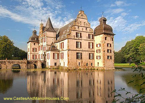 Wasserschloss Haus Bodelschwingh, Mengede, Dortmund, Germany - www.castlesandmanorhouses.com