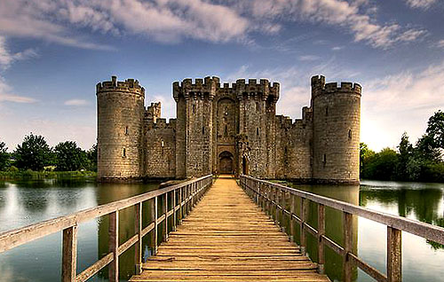 Bodiam Castle, East Sussex, England - www.castlesandmanorhouses.com
