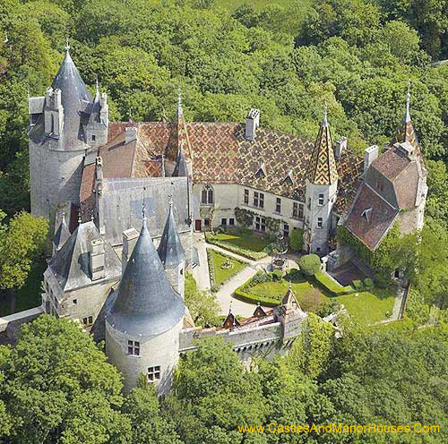 Château de la Rochepot, La Rochepot, Côte d'Or département, Burgundy, France. - www.castlesandmanorhouses.com