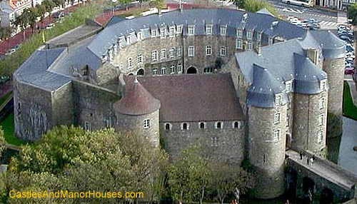 Château de Boulogne sur Mer, Boulogne-sur-Mer, Pas-de-Calais, France - www.castlesandmanorhouses.com