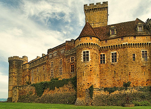 Château de Castelnau-Bretenoux, commune of Prudhomat, Lot département, Quercy, France. - www.castlesandmanorhouses.com