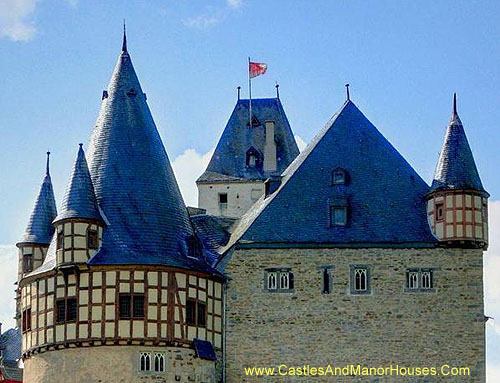 Schloss Bürresheim, (Bürresheim Castle), 56727 Mayen, Rhineland-Palatinate, Germany - www.castlesandmanorhouses.com