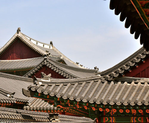 Roofs, Changdeokgung, Jongno-gu, Seoul, South Korea - www.castlesandmanorhouses.com