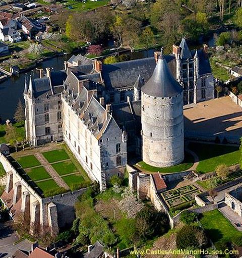 The Château de Châteaudun, Châteaudun, Eure-et-Loir, France - www.castlesandmanorhouses.com