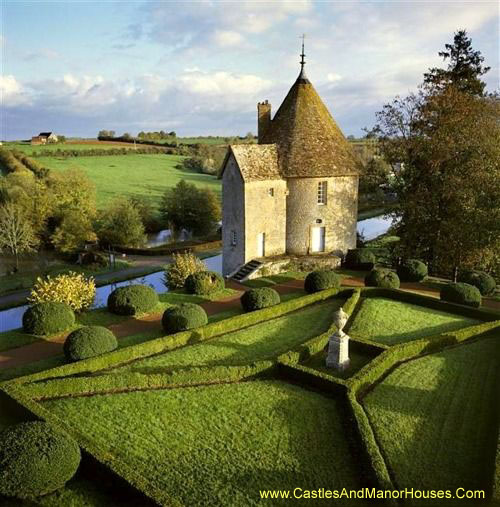 Château de Chatillon, Châtillon-en-Bazois, Nièvre, Burgundy, France. - www.castlesandmanorhouses.com