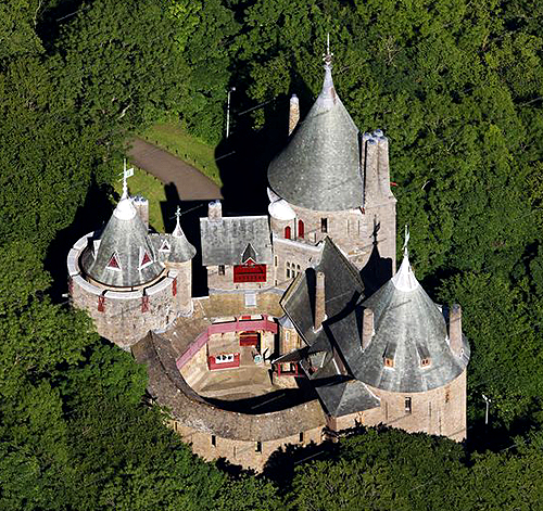 The Red Castle (Castell Coch), Cardiff, Wales - www.castlesandmanorhouses.com