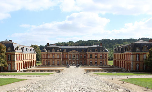 Château de Dampierre-en-Yvelines, Vallée de Chevreuse, France. - www.castlesandmanorhouses.com