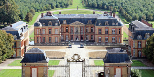 Château de Dampierre-en-Yvelines, Vallée de Chevreuse, France. - www.castlesandmanorhouses.com