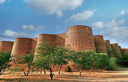 Derawar Fort, Cholistan Desert, Pakistan - www.castlesandmanorhouses.com