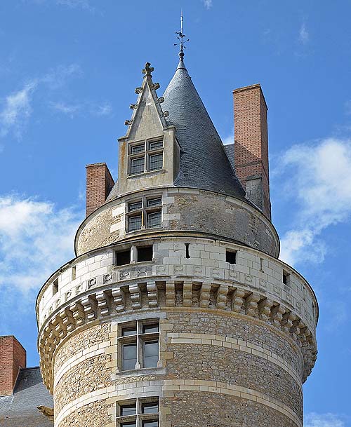 A tower, Château de Durtal, Durtal, Maine-et-Loire, France - www.castlesandmanorhouses.com