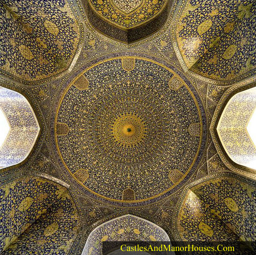 Interior view of the dome, Emam (Shah abbasi) Mosque - www.castlesandmanorhouses.com