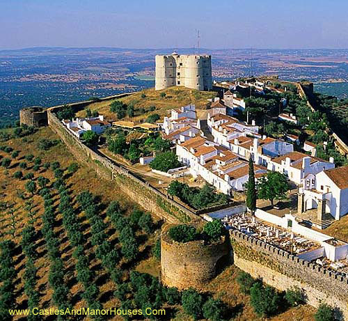 Castelo de Évoramonte, Evoramonte (officially Évora Monte), Estremoz, Alentejo Central, Portugal - www.castlesandmanorhouses.com