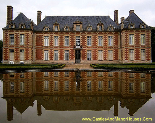 Château du Fayel, Fayel , Oise, France - www.castlesandmanorhouses.com