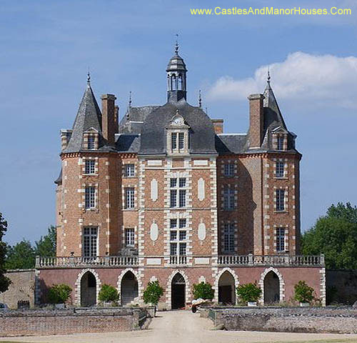 Château de La Ferté-Imbault, Salbris, Romorantin-Lanthenay, Loir-et-Cher, Centre, France - www.castlesandmanorhouses.com