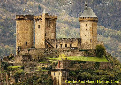 The Château de Foix, Foix, Ariège, France - www.castlesandmanorhouses.com