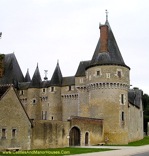 The Château de Fougères-sur-Bièvre, Fougères-sur-Bièvre, Loir-et-Cher, France. - www.castlesandmanorhouses.com