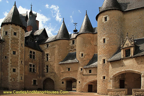 The Château de Fougères-sur-Bièvre, Fougères-sur-Bièvre, Loir-et-Cher, France. - www.castlesandmanorhouses.com