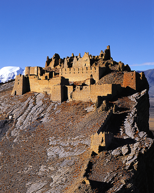 Gamba Castle, Tibet - www.castlesandmanorhouses.com