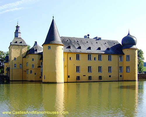 Burg Gudenau, Wachtberg, Rhein-Sieg district, North Rhine-Westphalia, Germany. - www.castlesandmanorhouses.com
