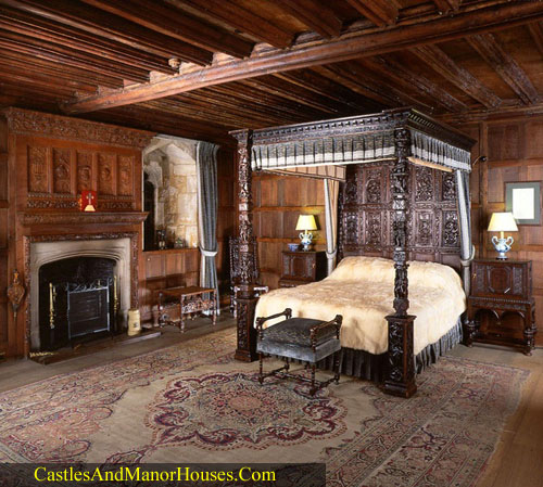 Tudor Bedroom, Hever Castle, Hever, Edenbridge, Kent TN8 7NG, England - www.castlesandmanorhouses.com
