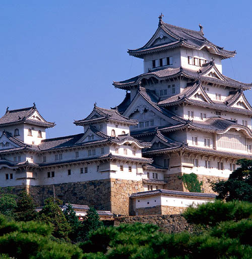 Himeji Castle, a hilltop Japanese castle complex in Himeji, in Hyogo Prefecture, Japan. - www.castlesandmanorhouses.com
