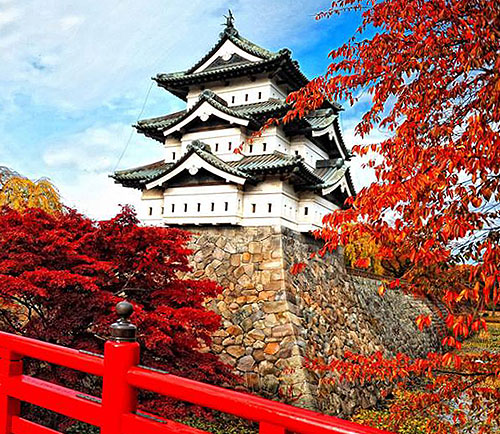 Hirosaki Castle, central Hirosaki, Aomori Prefecture, Japan - www.castlesandmanorhouses.com