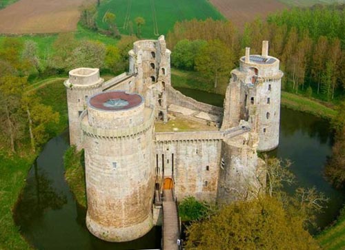 Château fort de la Hunaudaye - Plédéliac, Côtes-d'Armor, Brittany, France - www.castlesandmanorhouses.com