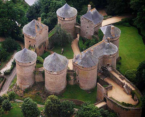 Château de Lassay, Lassay-les-Châteaux, Mayenne, France. - www.castlesandmanorhouses.com