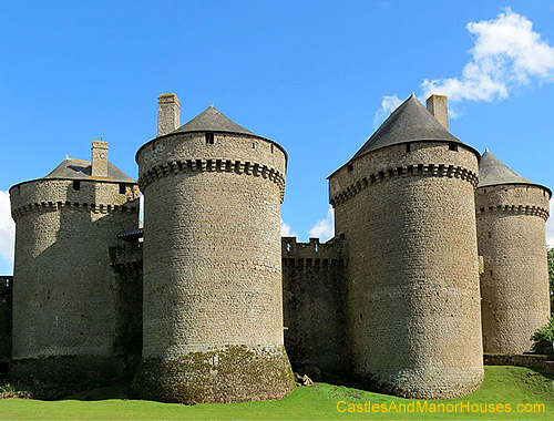 Château de Lassay, Lassay-les-Châteaux, Mayenne, France. - www.castlesandmanorhouses.com