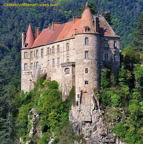 Le château de Lavoûte-Polignac, Lavoûte-sur-Loire, Haute-Loire, France - www.castlesandmanorhouses.com