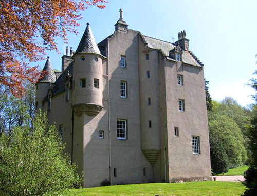 Lickleyhead Castle, Aberdeenshire, Scotland - www.castlesandmanorhouses.com