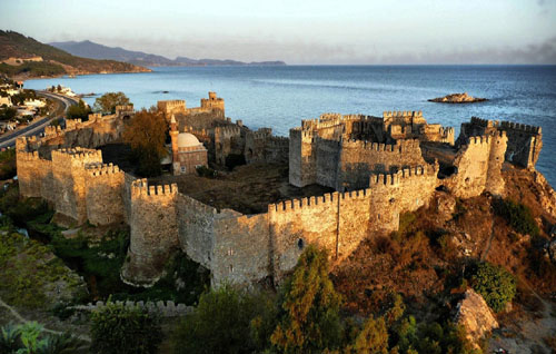 Mamure kalesi (Mamure Castle), Anamur District of Mersin Province, Turkey - www.castlesandmanorhouses.com